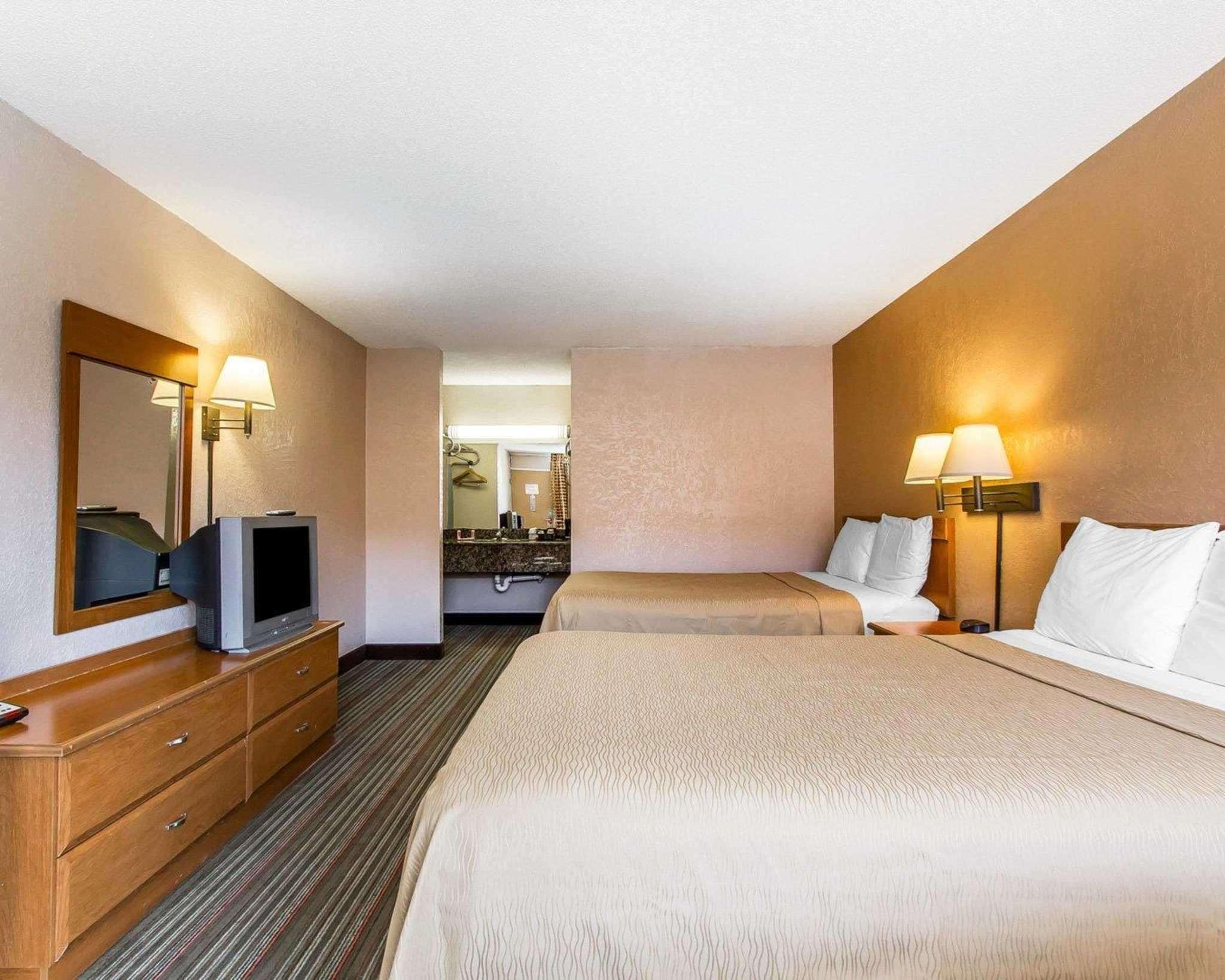 Hotel Econo & Near Bricktown