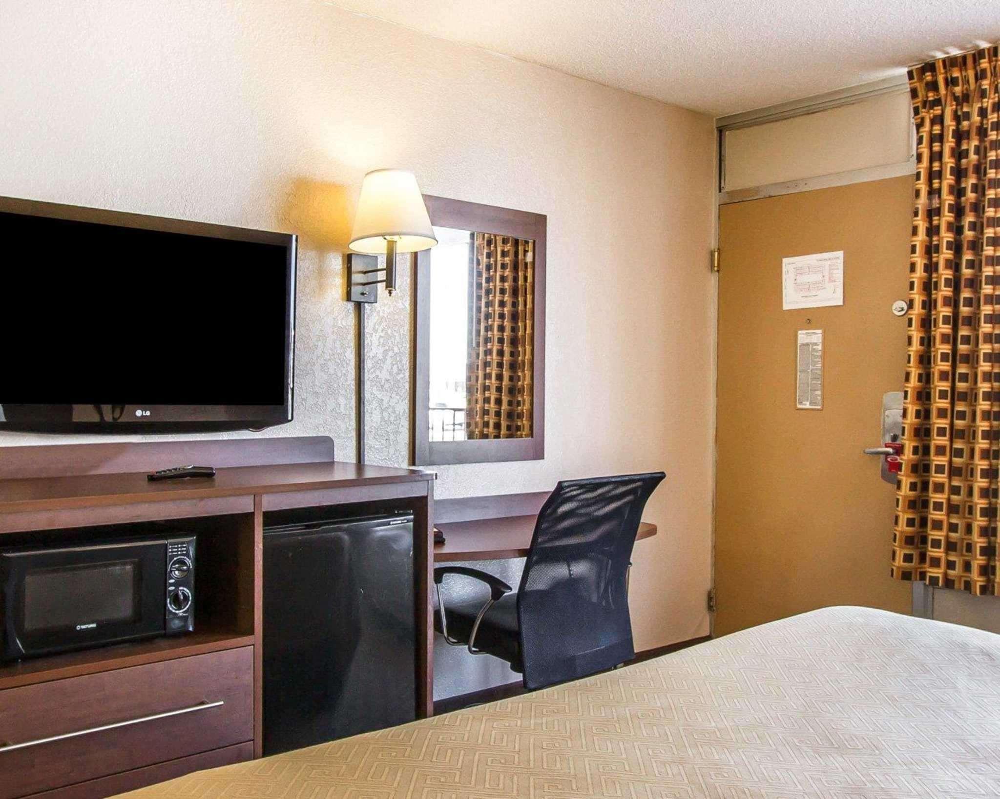 Hotel Econo & Near Bricktown 2*