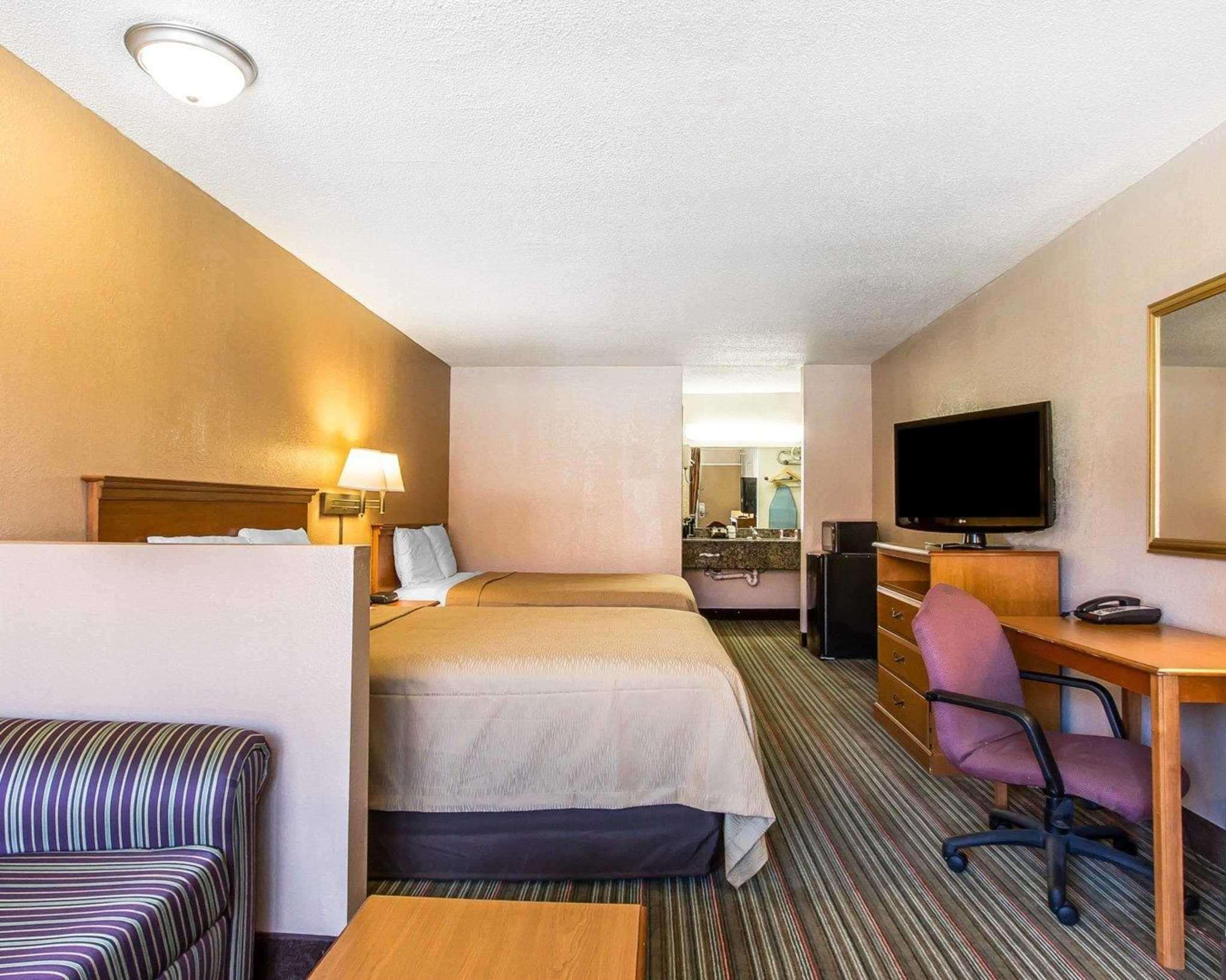 Econo & Near Bricktown Hotel 2*